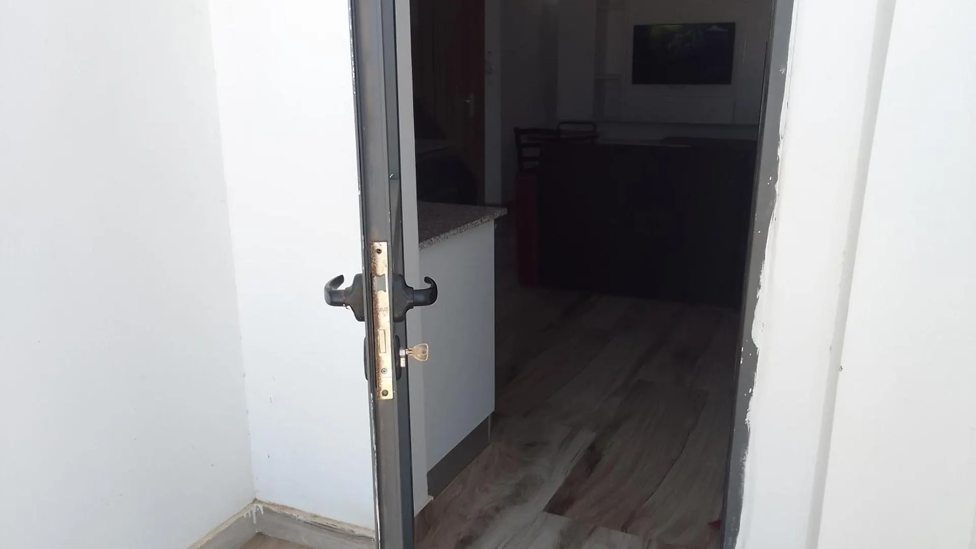 Appartement Elegant Et Securise A Proximite De La Plage De Ngor Dakar